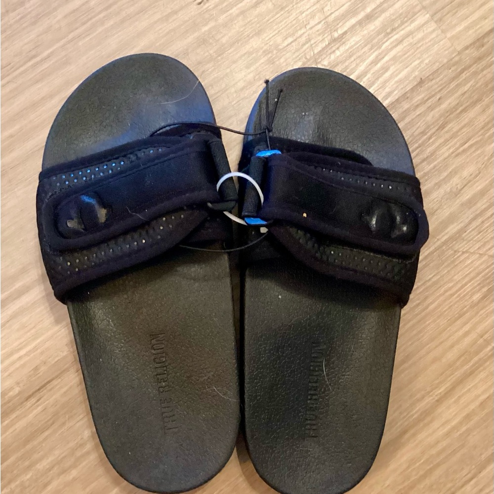True Religion Horseshoe Kids Black Textured Slides
